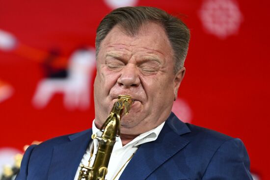 Международная выставка-форум "Россия"
Открытие Дня Региона - презентация Московской области, павильон №75
Игорь Бутман, музыкант
Место: Россия, Москва. Автор: Кристина Кормилицына/РИА Новости. Работа выставки "Россия"