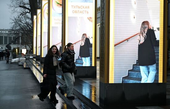 Международная выставка-форум "Россия"
Место: Россия, Москва. Автор: Григорий Сысоев/РИА Новости. Работа выставки "Россия"