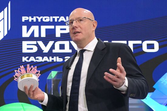 Международная выставка-форум "Россия"
Вице-премьер правительства РФ Дмитрий Чернышенко поздравил мальчика Захара Границина в рамках акции "Елка желаний"
Павильон №457 Место: Россия, Москва. Автор: Владимир Астапкович/РИА Новости. Выставка "Россия". Вице-премьер правительства РФ Д. Чернышенко поздравил мальчика Захара Границина в рамках акции "Елка желаний"