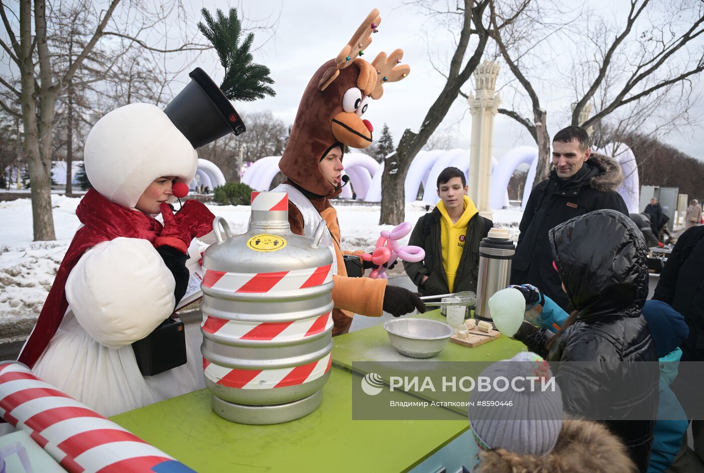 Работа выставки "Россия"