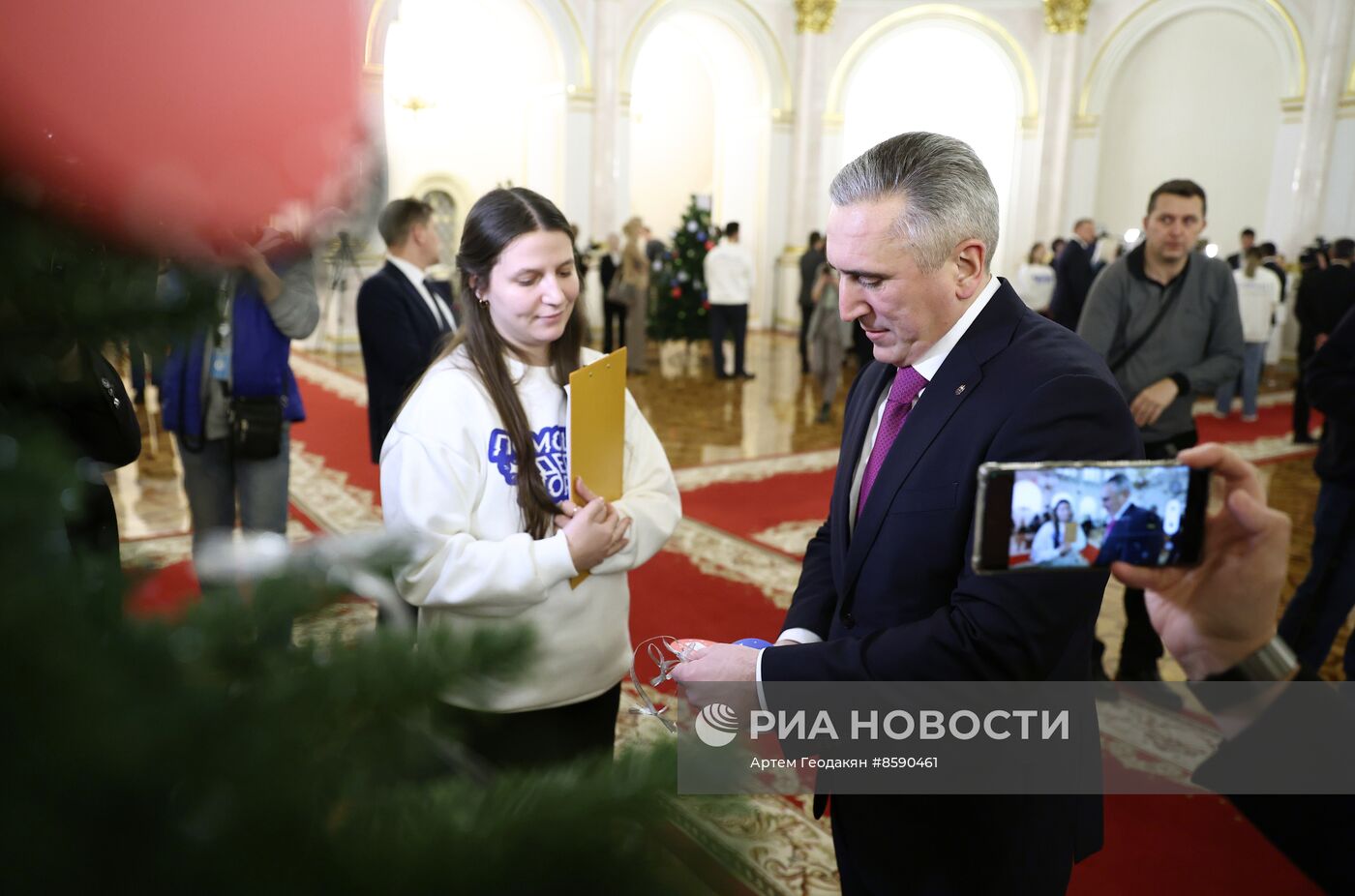 Акция "Елка желаний" в Кремле