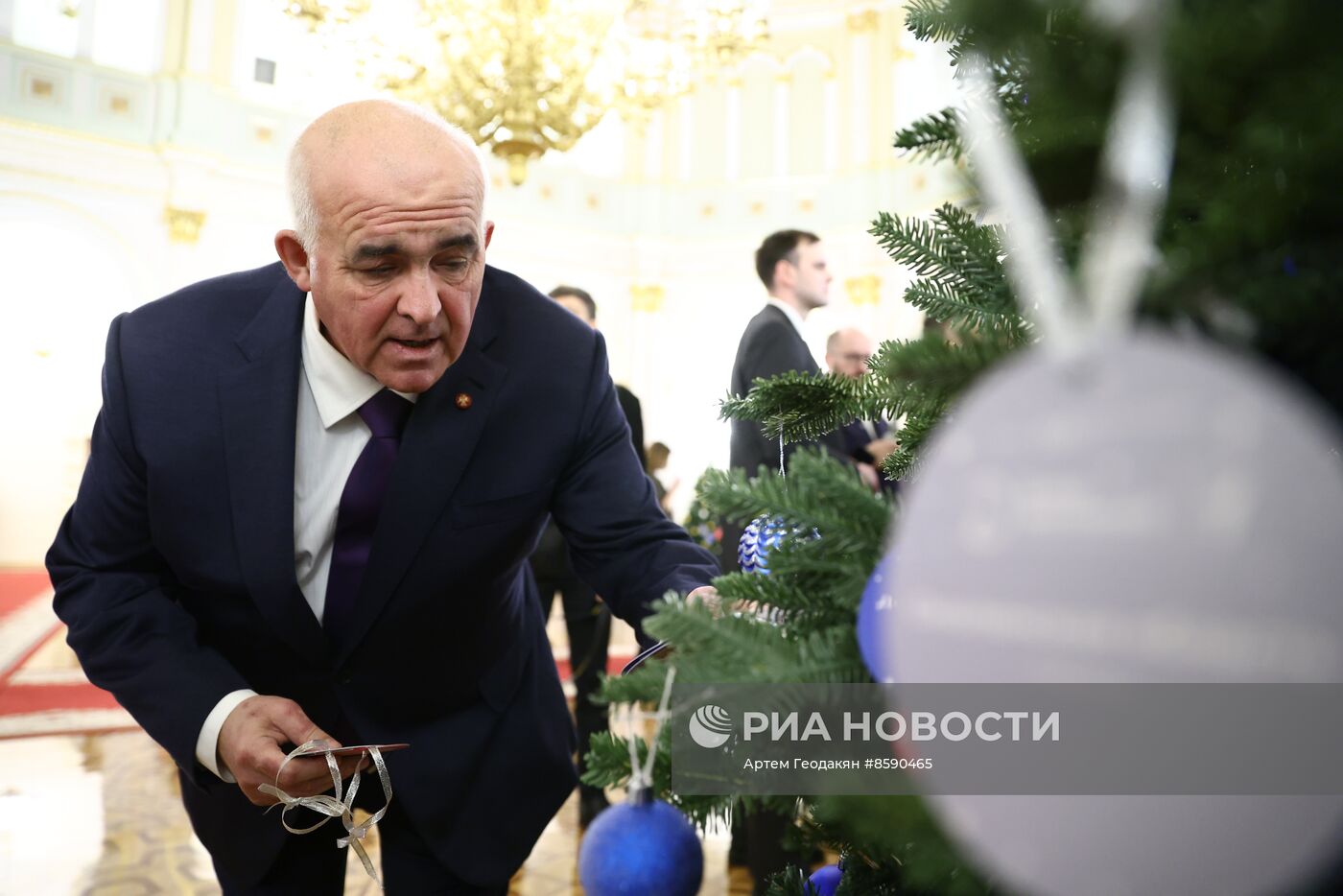 Акция "Елка желаний" в Кремле