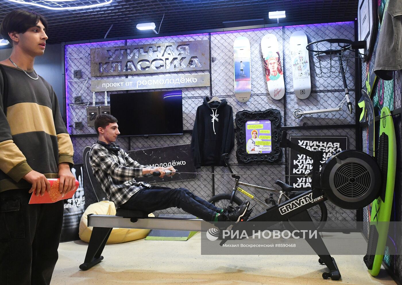 Работа выставки "Россия"