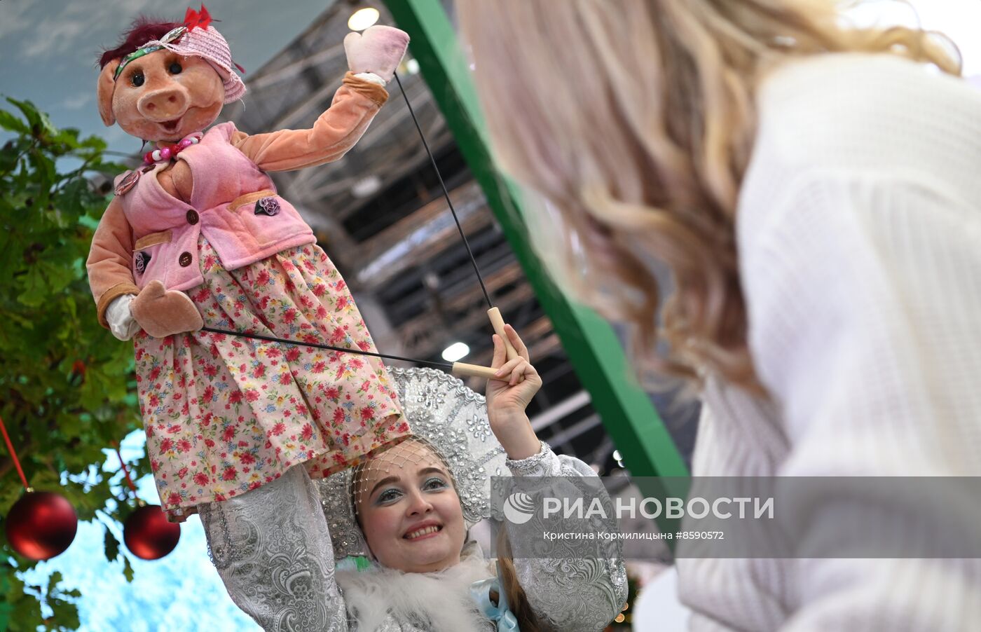 Работа выставки "Россия"