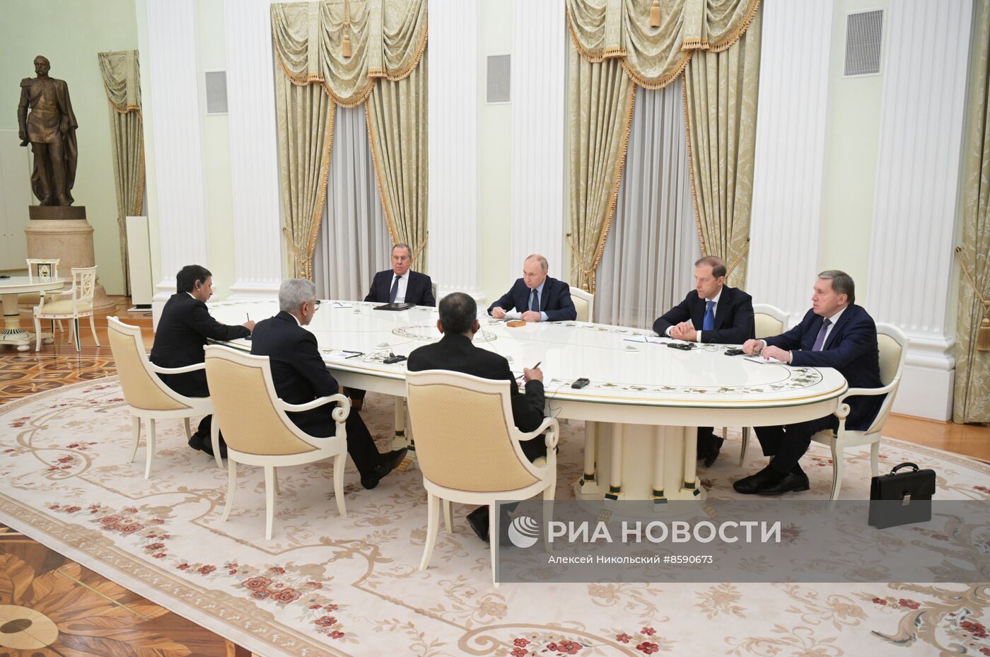 Президент РФ В. Путин встретился с главой МИД Индии С. Джайшанкаром