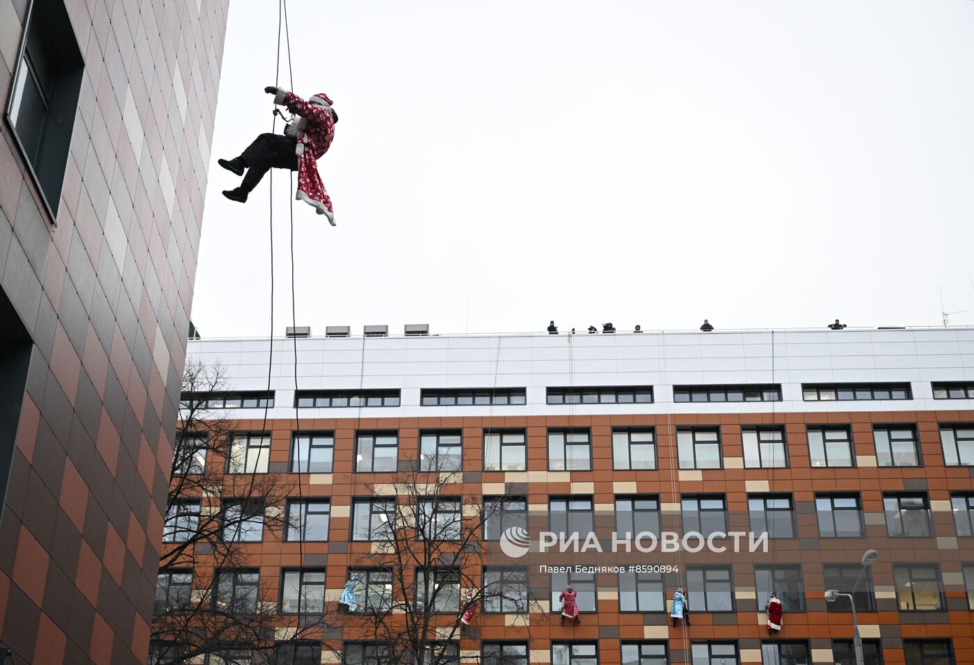 Акция "Новогодний десант" для пациентов Морозовской детской больницы