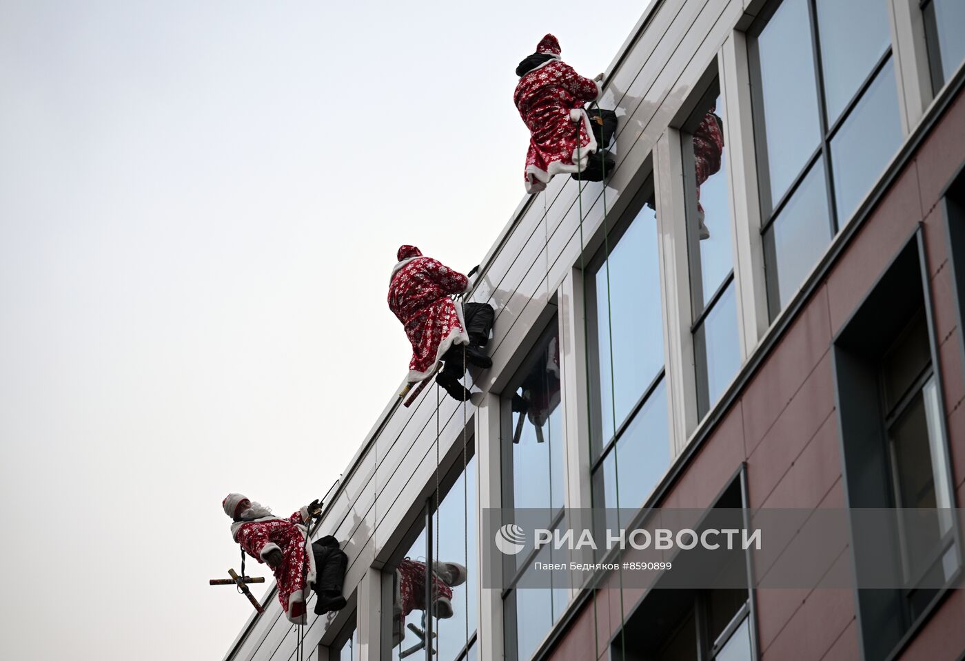 Акция "Новогодний десант" для пациентов Морозовской детской больницы