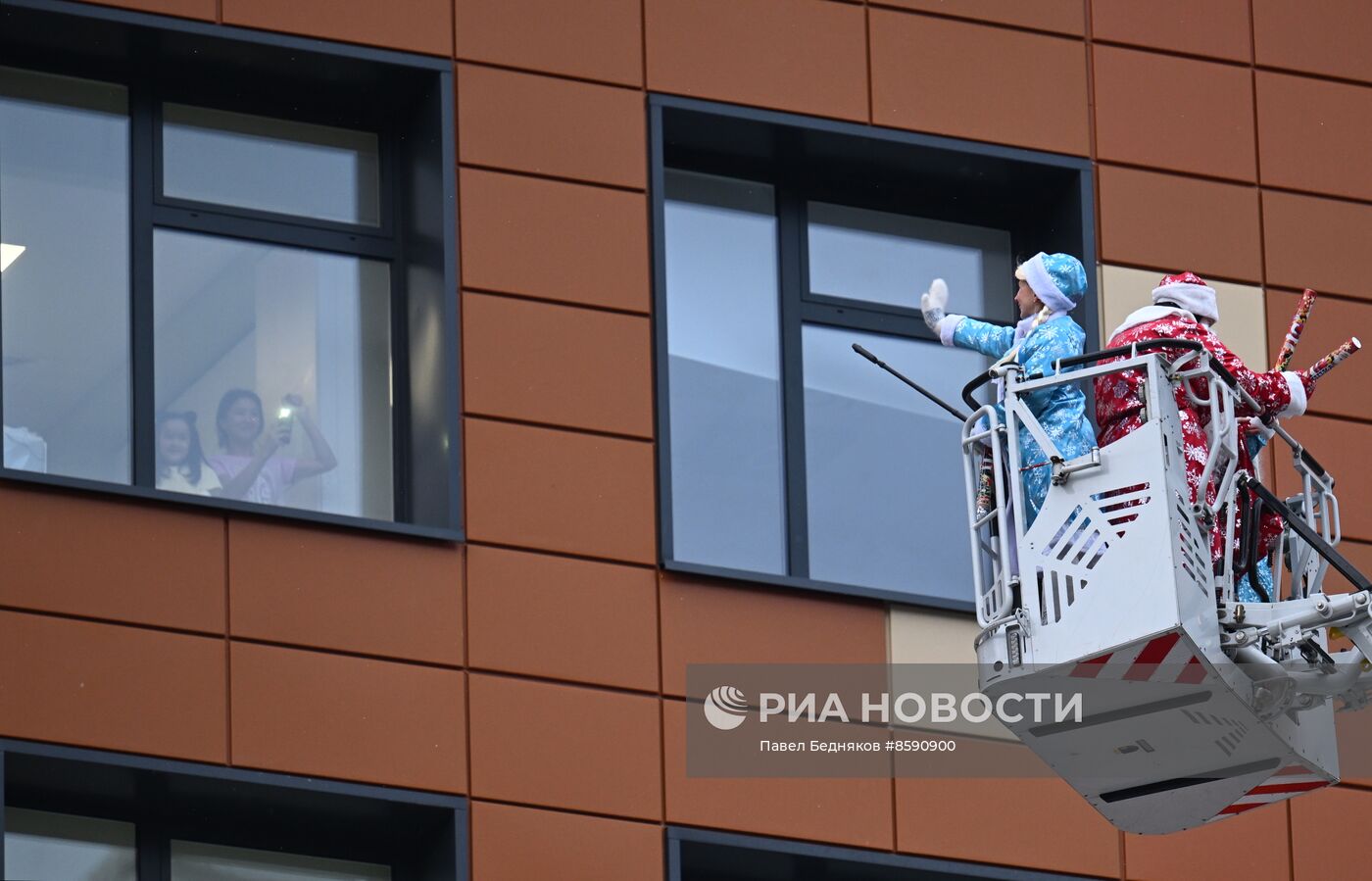 Акция "Новогодний десант" для пациентов Морозовской детской больницы