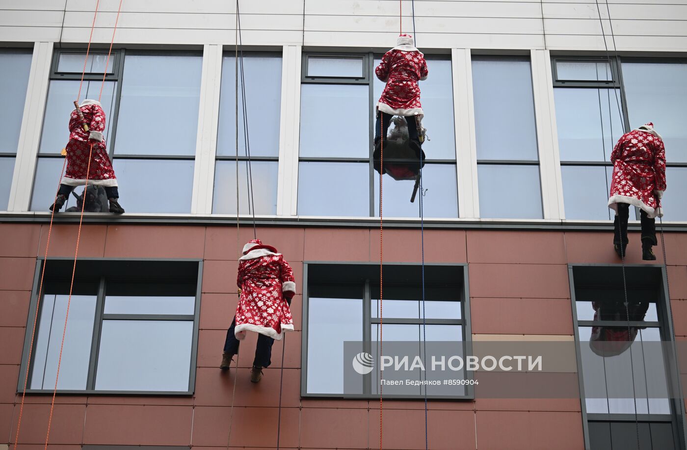 Акция "Новогодний десант" для пациентов Морозовской детской больницы