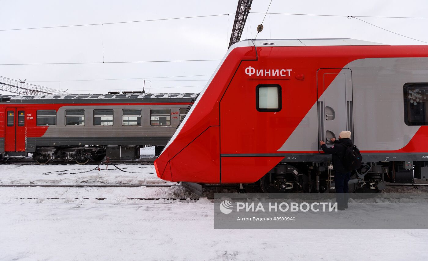 Запуск поезда "Финист" - первого полностью импортозамещенного аналога "Ласточки"