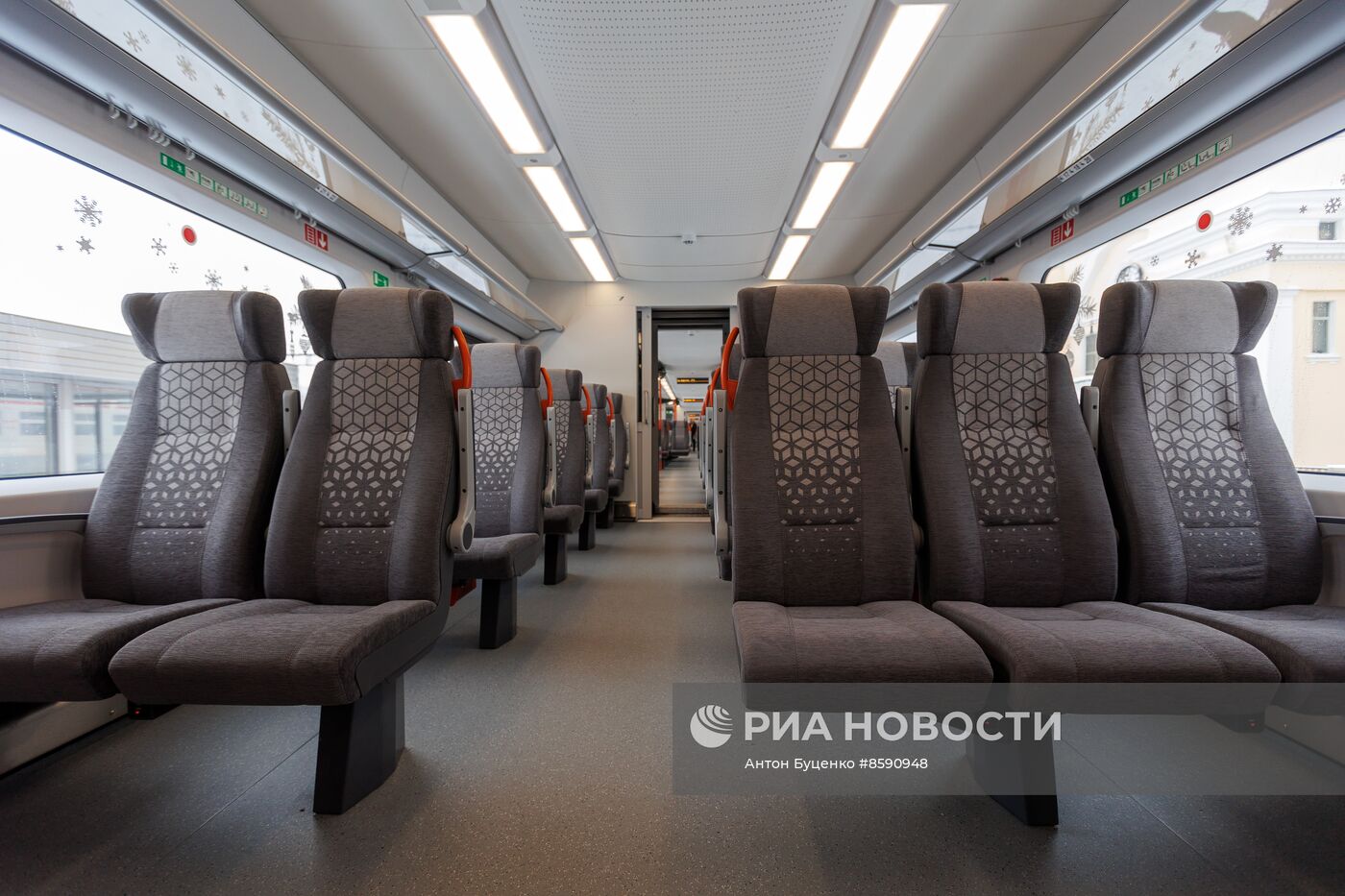 Запуск поезда "Финист" - первого полностью импортозамещенного аналога "Ласточки"