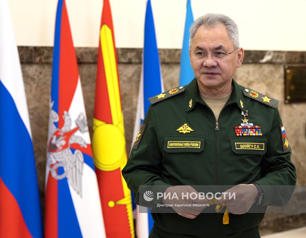 Министр обороны РФ С. Шойгу принял участие в акции "Елка желаний"