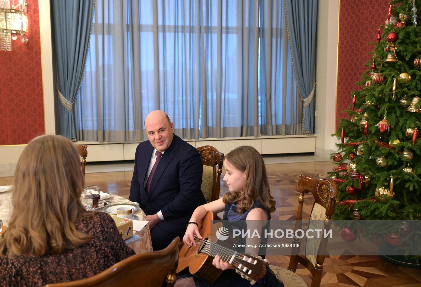 Премьер-министр РФ М. Мишустин принял участие в новогодней акции "Елка желаний"