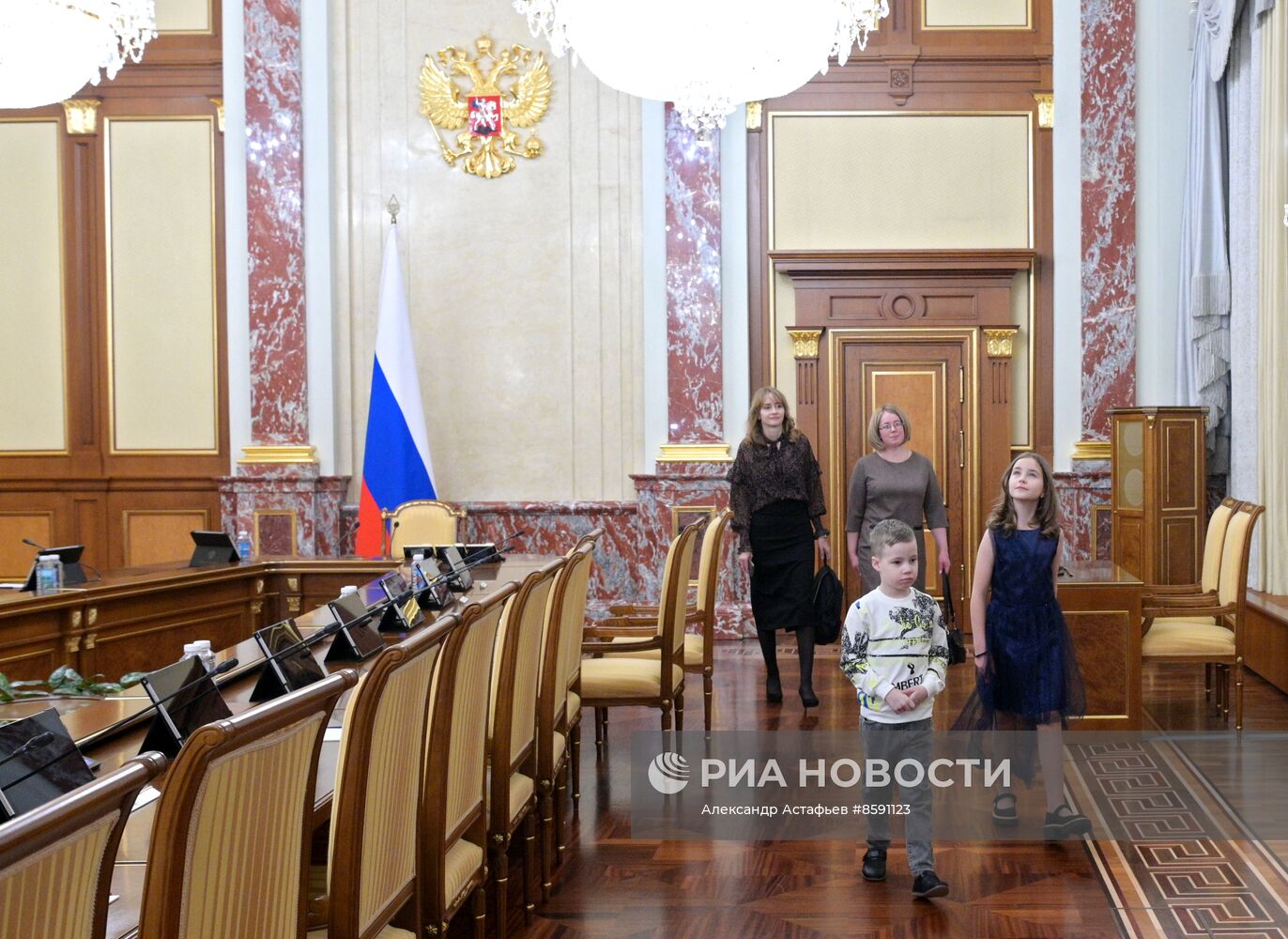 Премьер-министр РФ М. Мишустин принял участие в новогодней акции "Елка желаний"