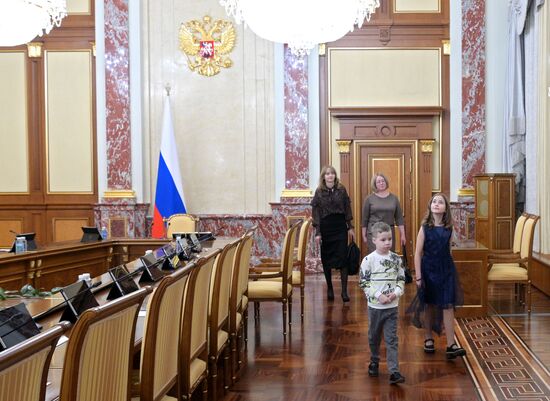 Премьер-министр РФ М. Мишустин принял участие в новогодней акции "Елка желаний"