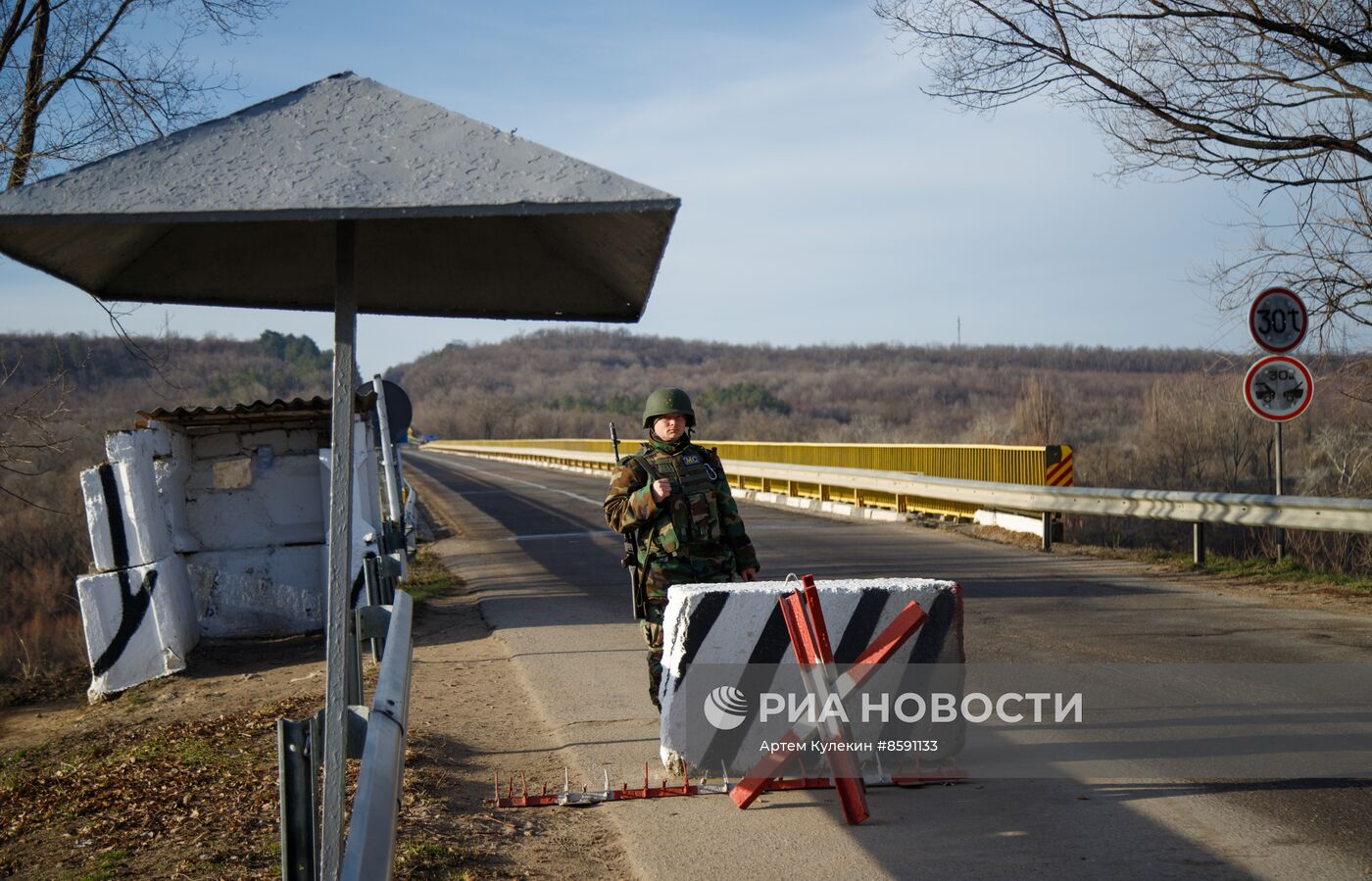 В Приднестровье миротворцев на постах поздравили с Новым годом