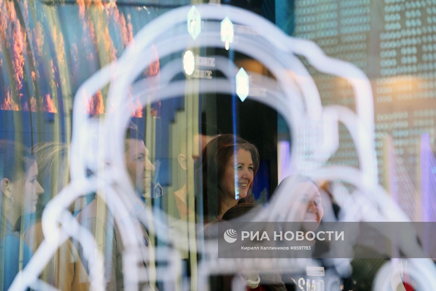 Работа выставки "Россия"