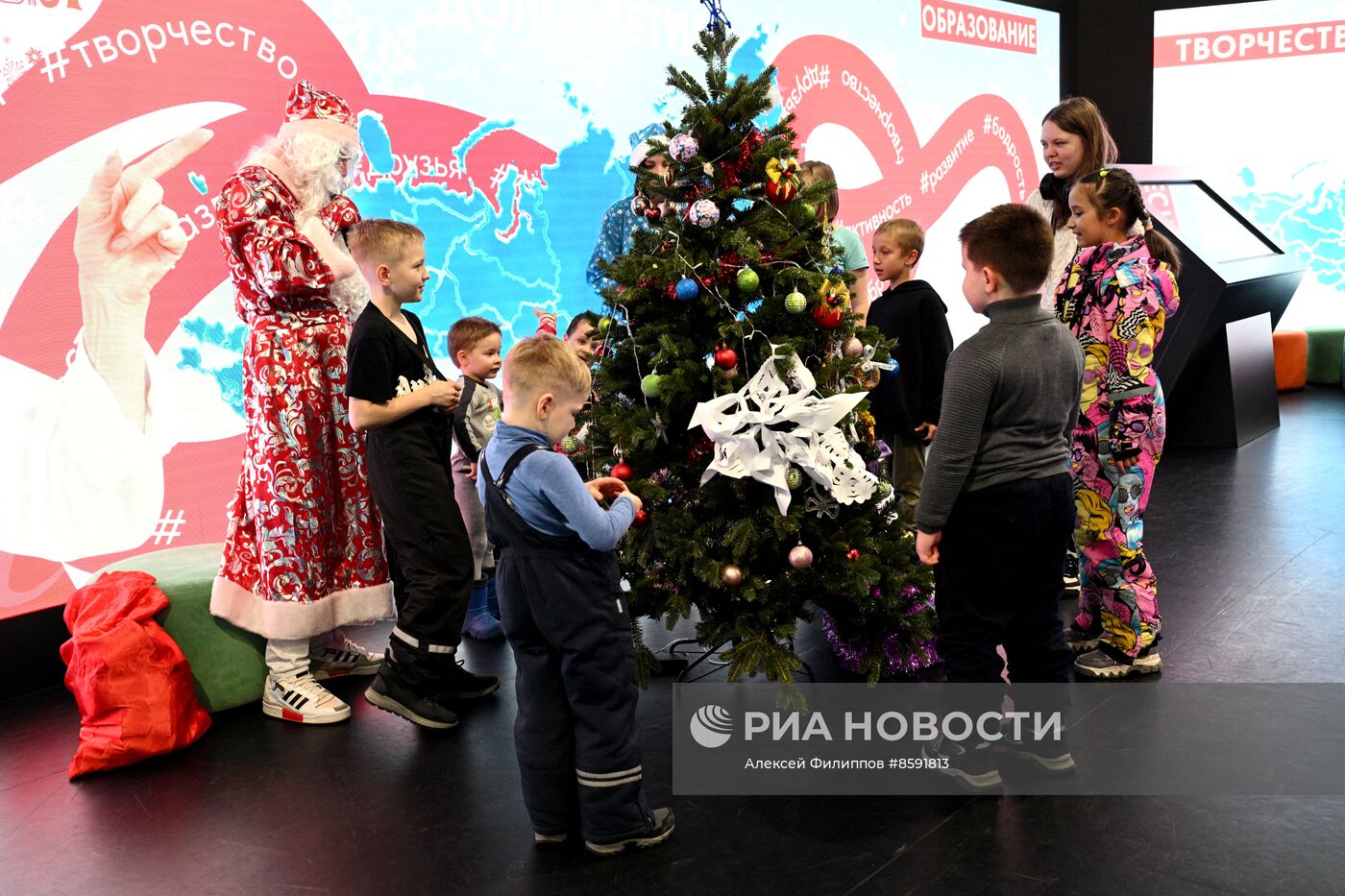 Выставка "Россия". Серия мероприятий от Министерства труда РФ к Новому году