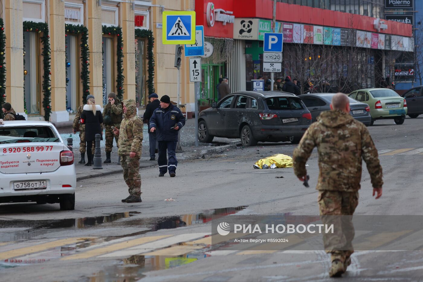 Последствия обстрела центра Белгорода ВСУ