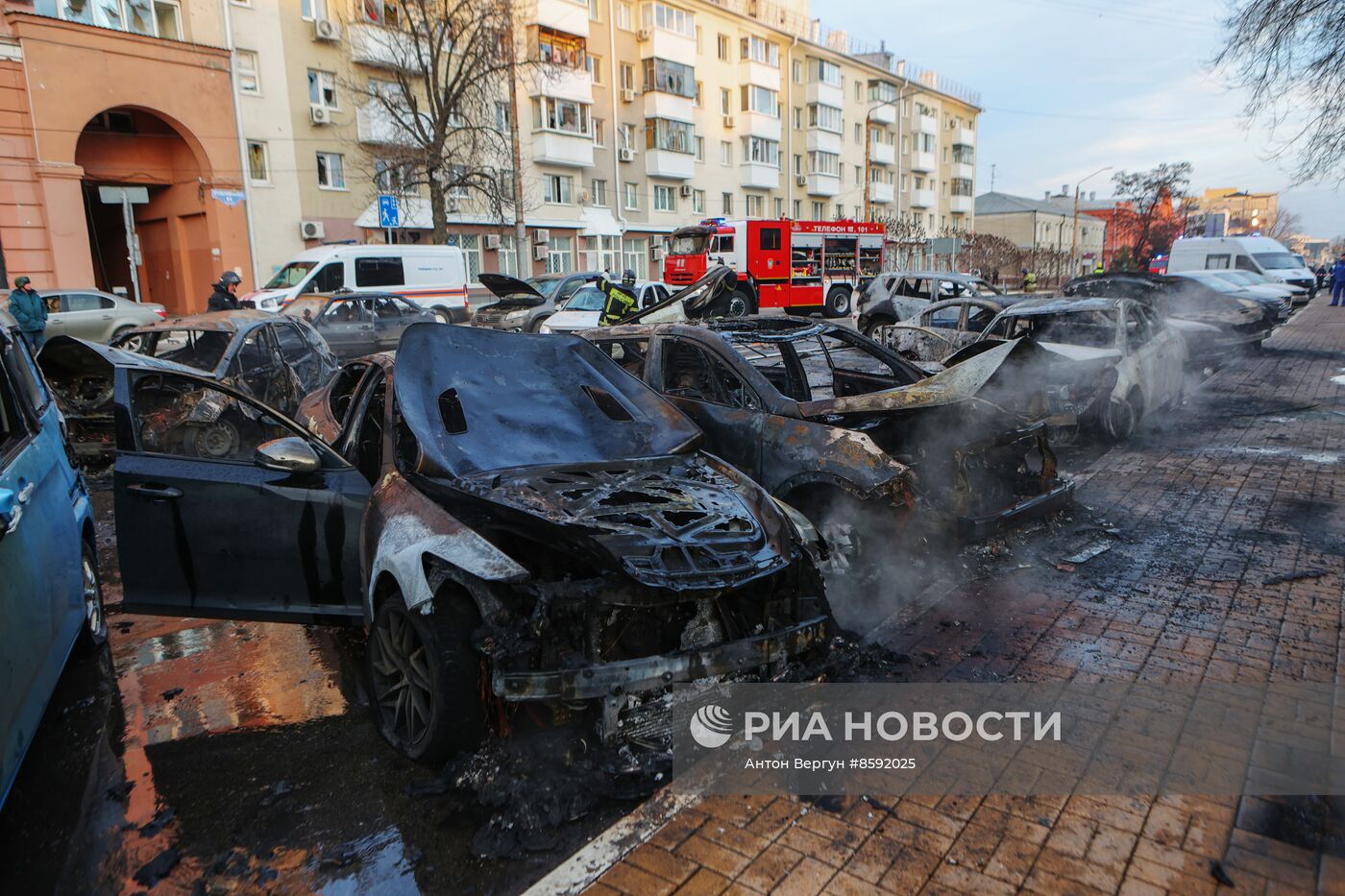 Последствия обстрела центра Белгорода ВСУ