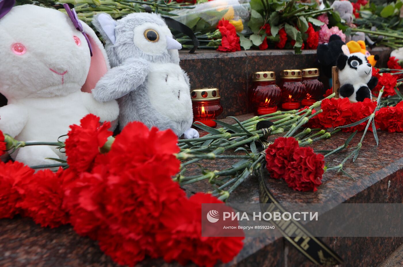 Мемориал в память о погибших после обстрела ВСУ центра Белгорода