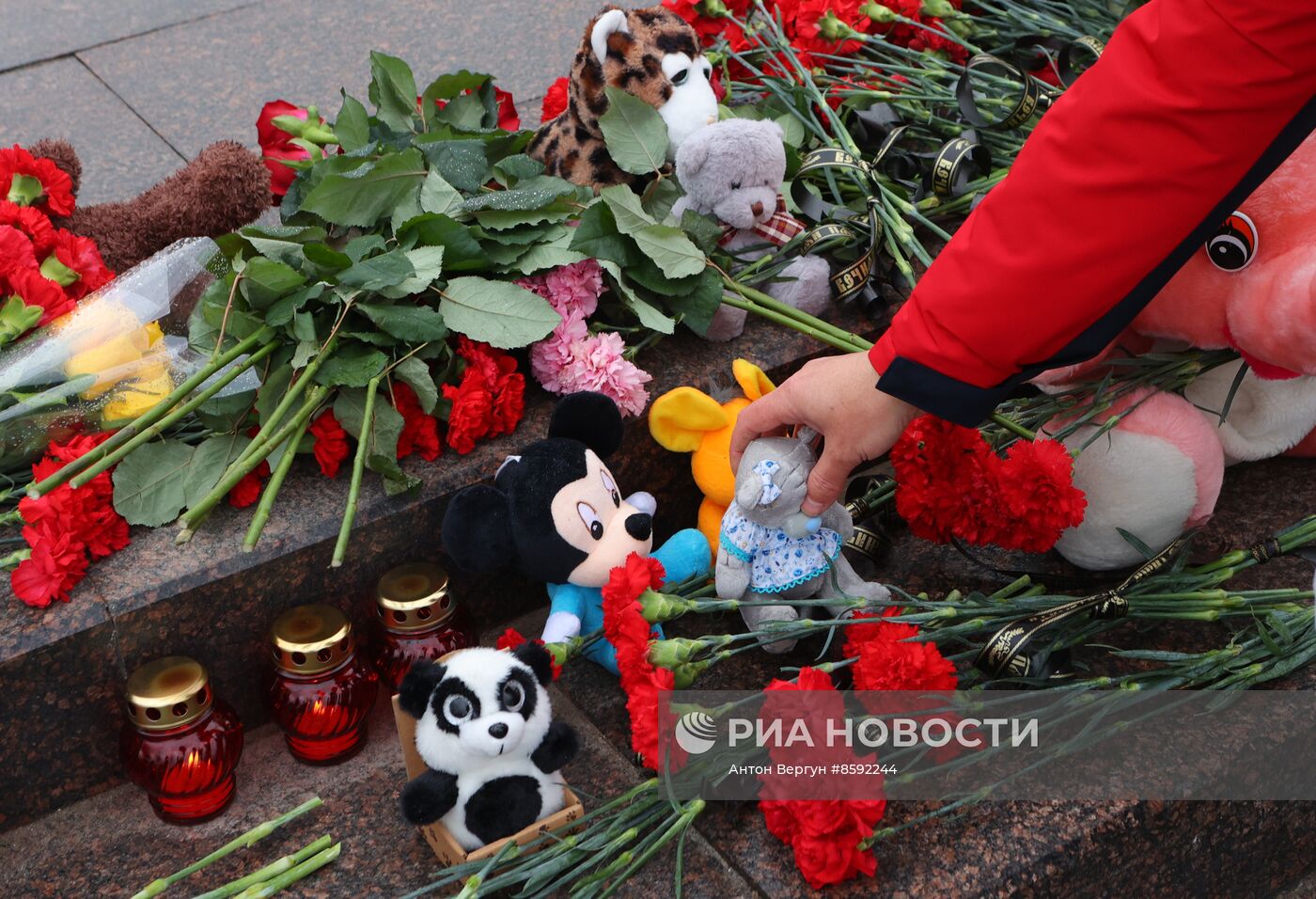 Мемориал в память о погибших после обстрела ВСУ центра Белгорода