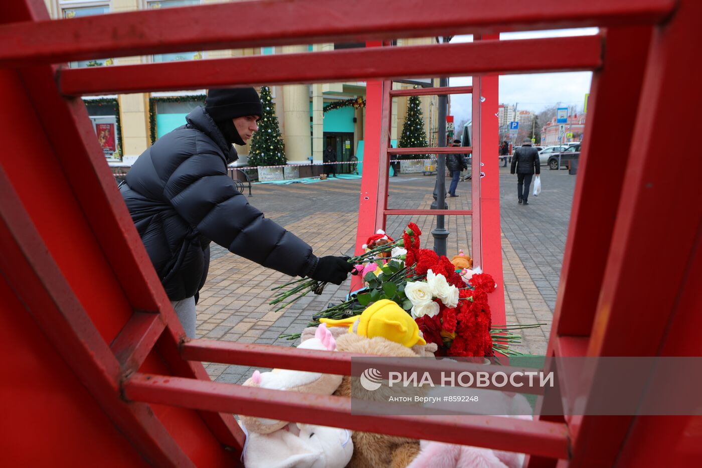Мемориал в память о погибших после обстрела ВСУ центра Белгорода