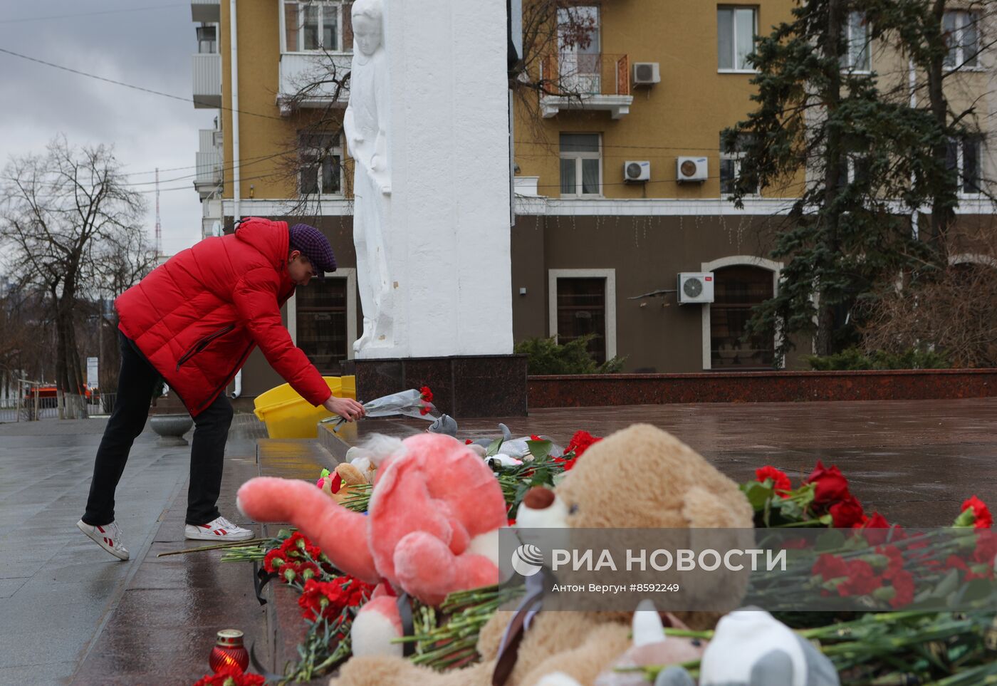 Мемориал в память о погибших после обстрела ВСУ центра Белгорода