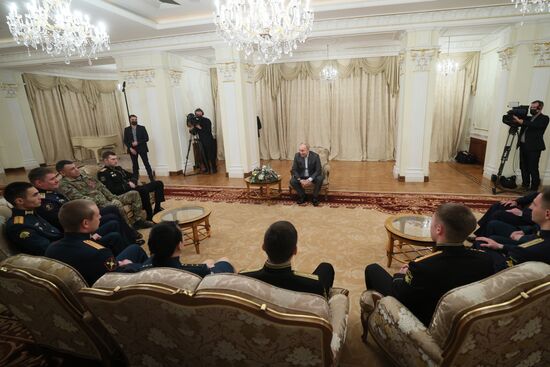 Президент РФ В. Путин встретился с участниками СВО
