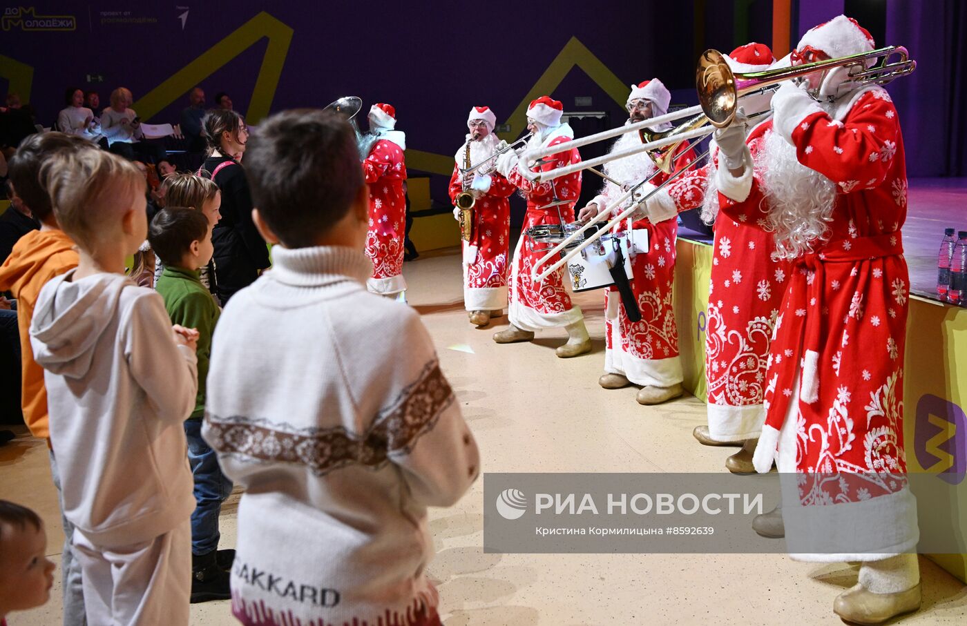 Выставка "Россия". Детское новогоднее театрализованное представление от участников Движения Первых