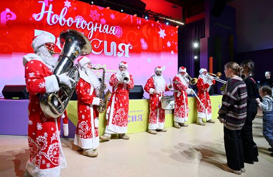 Выставка "Россия". Детское новогоднее театрализованное представление от участников Движения Первых