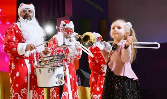 Выставка "Россия". Детское новогоднее театрализованное представление от участников Движения Первых