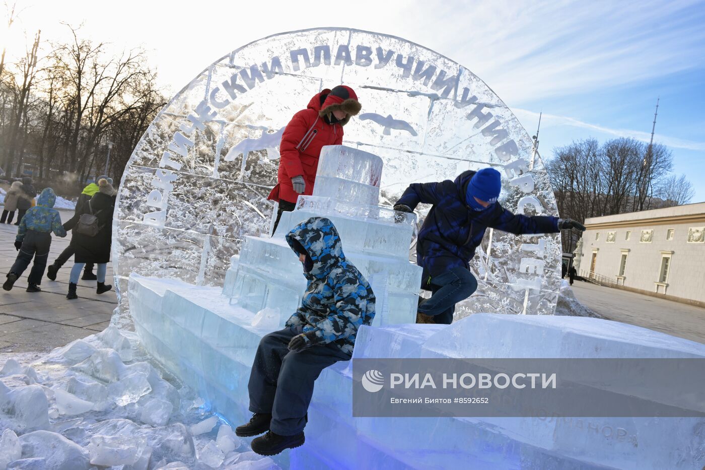 Работа выставки "Россия"