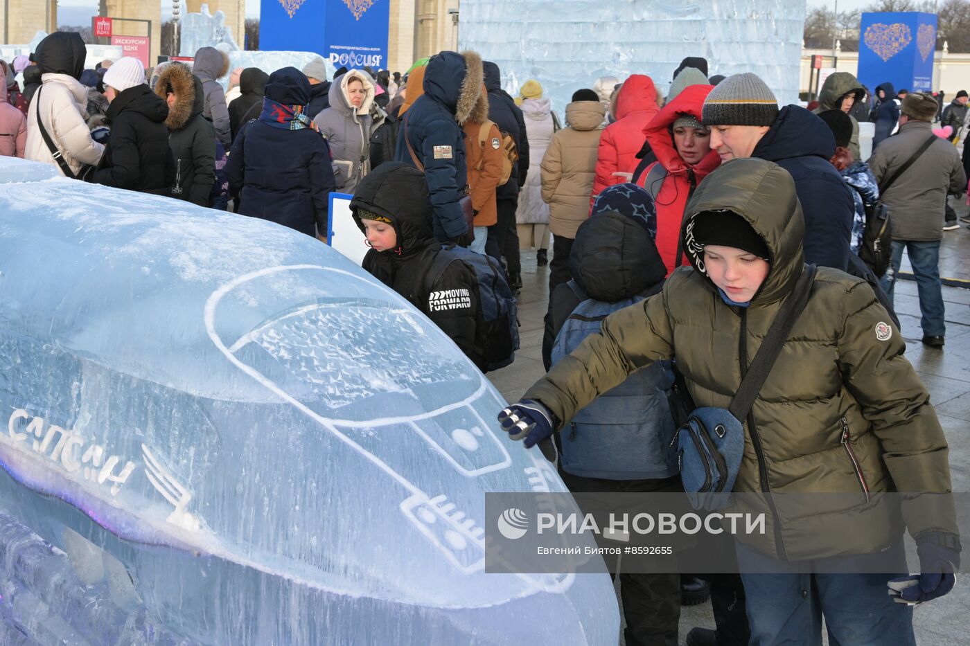 Работа выставки "Россия"