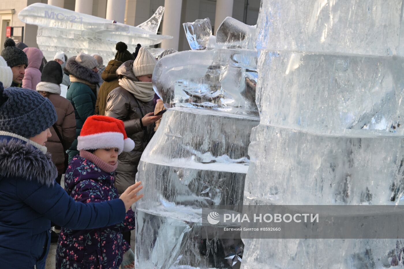 Работа выставки "Россия"