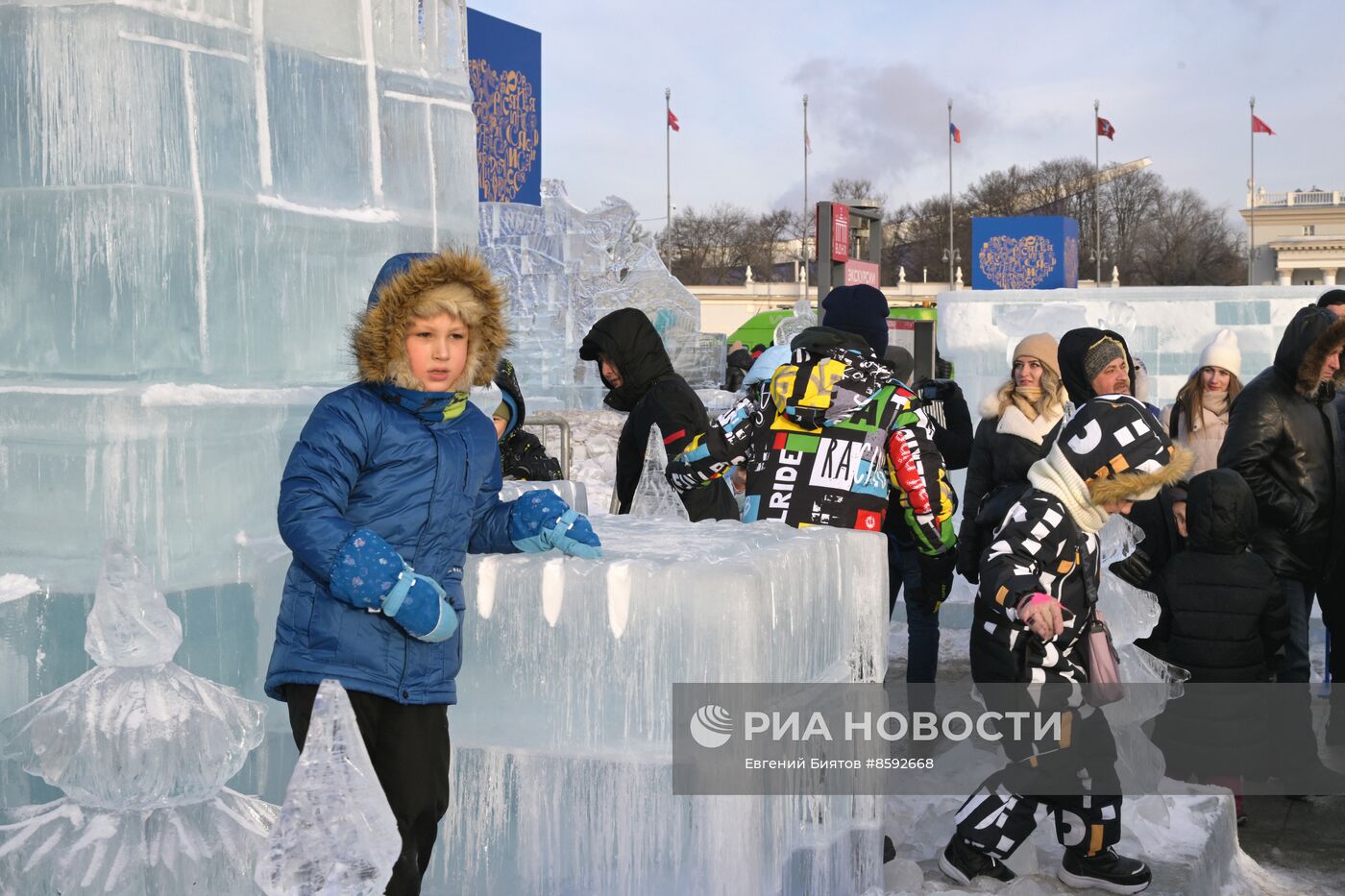 Работа выставки "Россия"