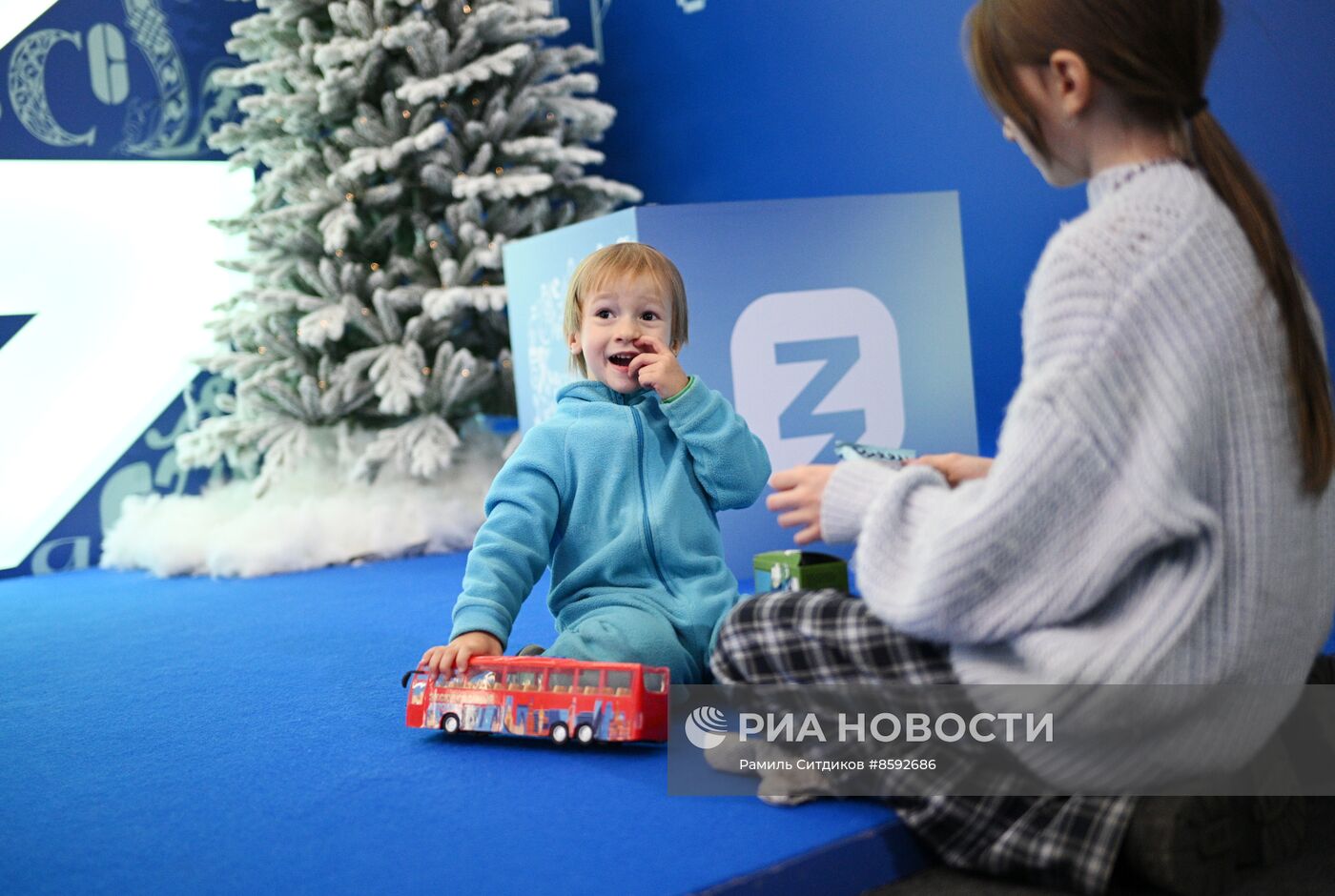 Выставка "Россия". "Елка Знания": Историческая елка