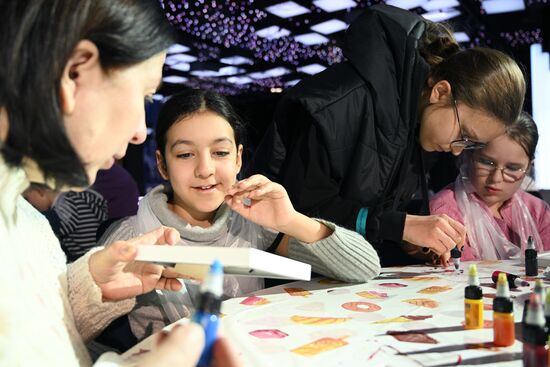 Выставка "Россия". "Елка Знания": Историческая елка