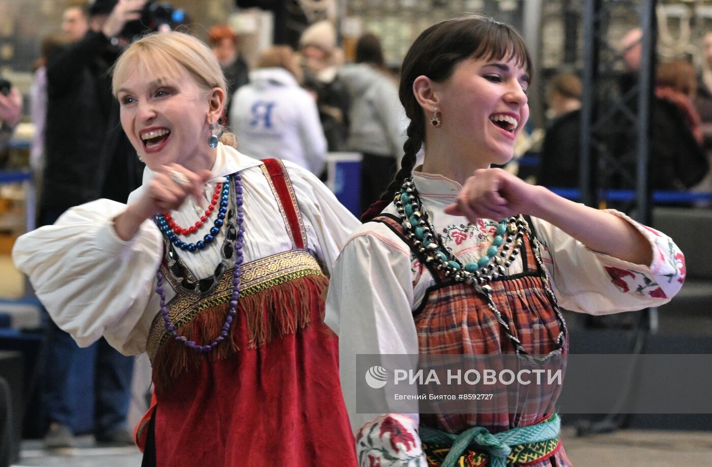 Выставка "Россия". Новогодние каникулы с пользой. Мастер-классы по актерскому мастерству и колядкам