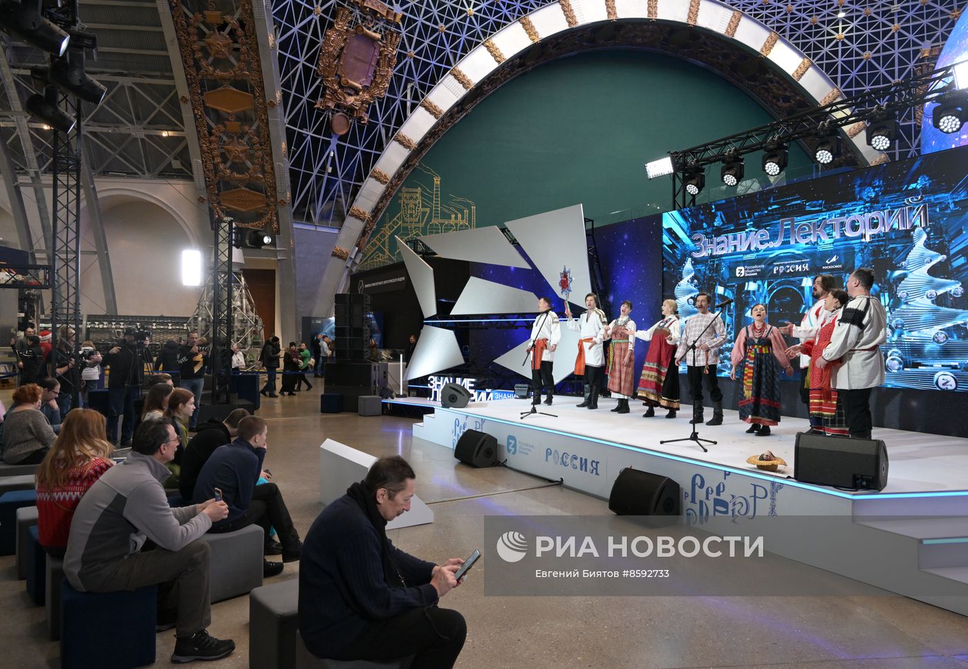 Выставка "Россия". Новогодние каникулы с пользой. Мастер-классы по актерскому мастерству и колядкам