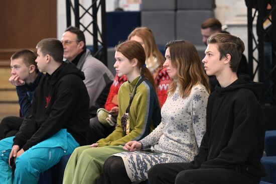 Выставка "Россия". Новогодние каникулы с пользой. Мастер-классы по актерскому мастерству и колядкам