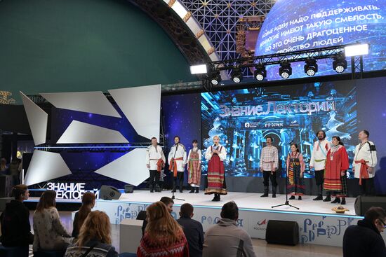 Выставка "Россия". Новогодние каникулы с пользой. Мастер-классы по актерскому мастерству и колядкам