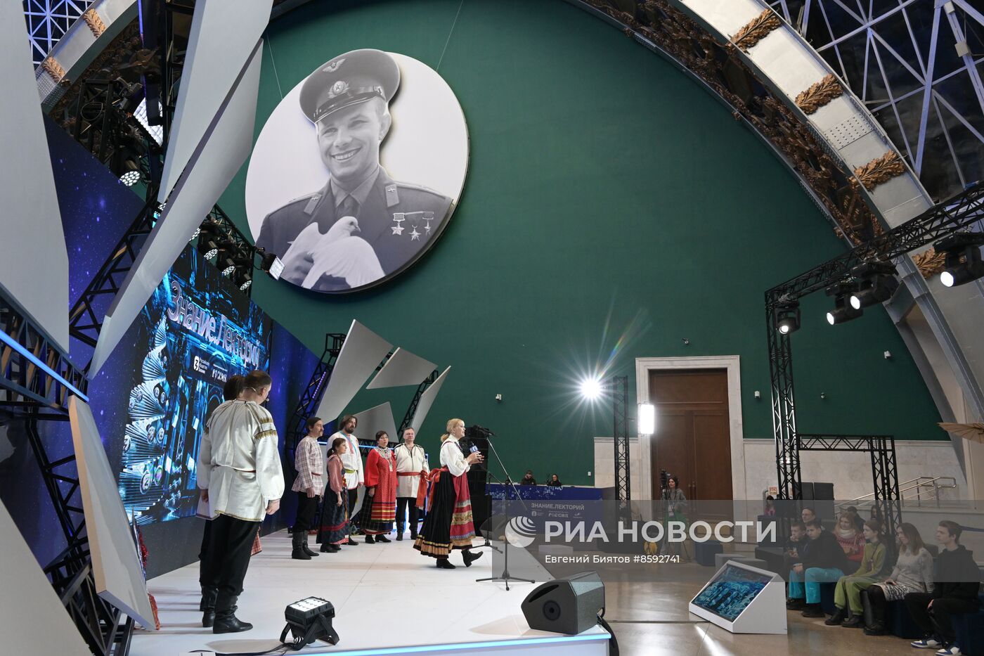 Выставка "Россия". Новогодние каникулы с пользой. Мастер-классы по актерскому мастерству и колядкам