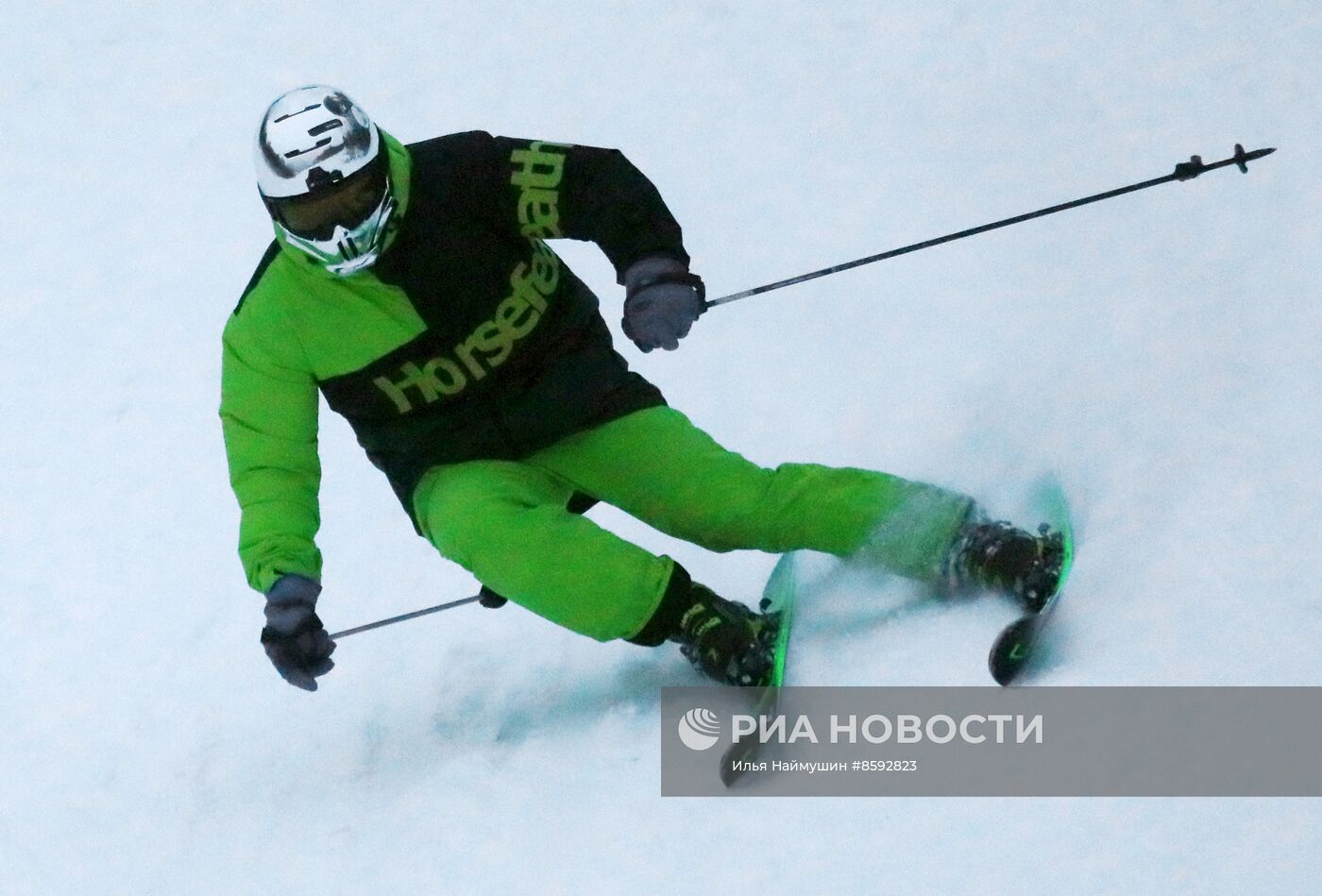 Отдых горожан на горнолыжном курорте "Дивный" в Красноярском крае