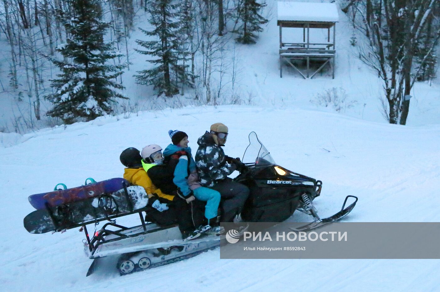 Отдых горожан на горнолыжном курорте "Дивный" в Красноярском крае