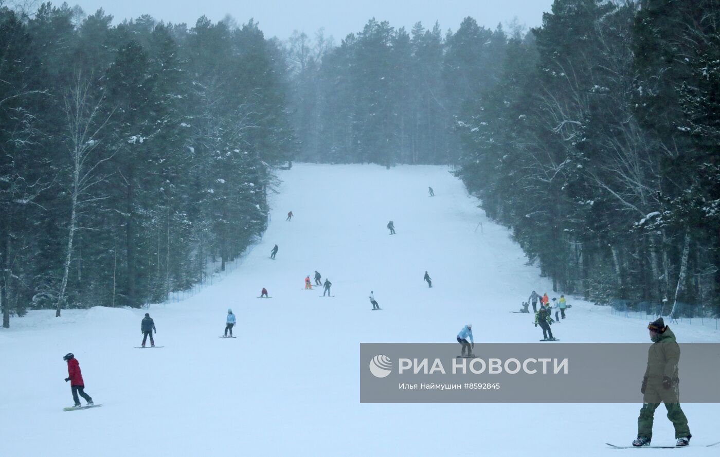 Отдых горожан на горнолыжном курорте "Дивный" в Красноярском крае