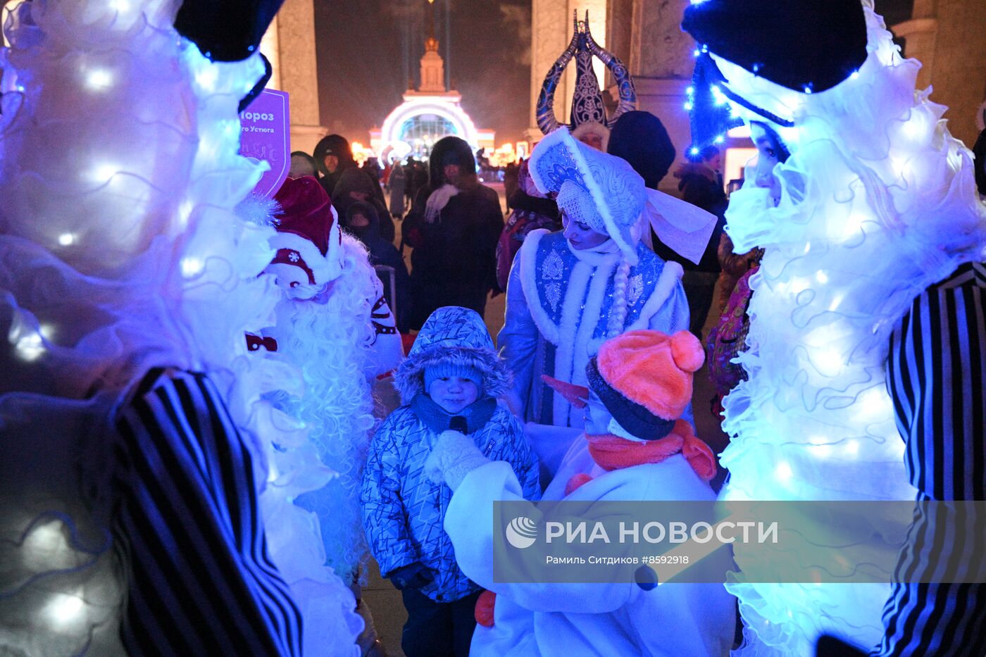 Выставка "Россия". Парад Дедов Морозов