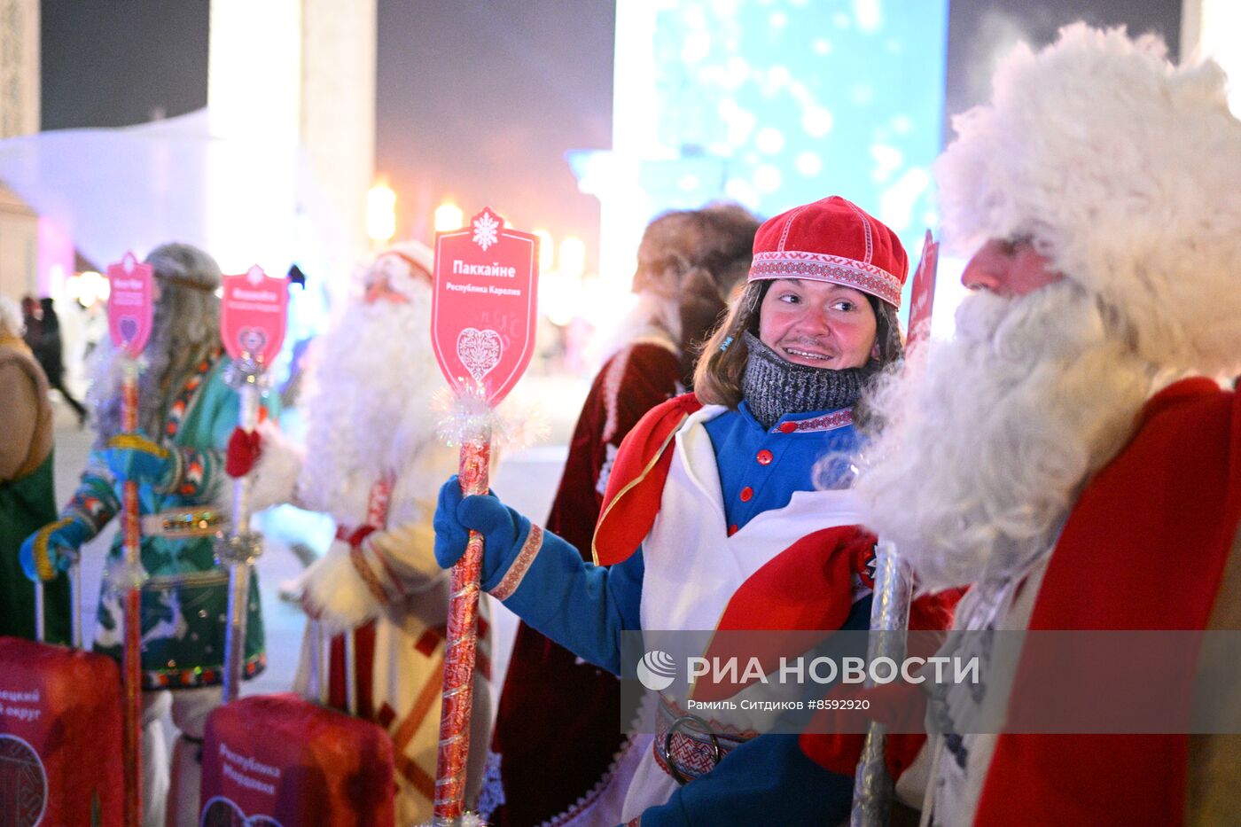 Выставка "Россия". Парад Дедов Морозов