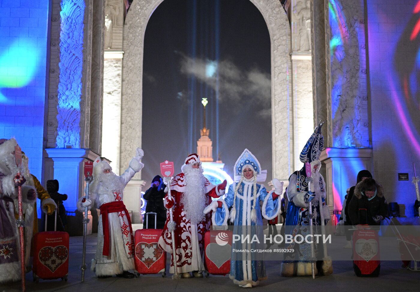 Выставка "Россия". Парад Дедов Морозов