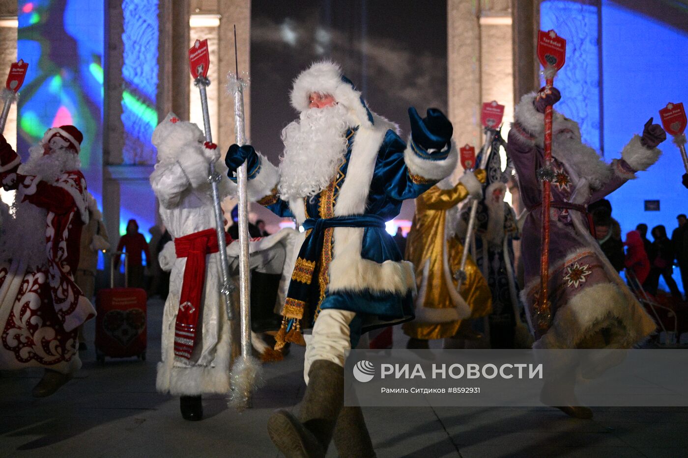 Выставка "Россия". Парад Дедов Морозов